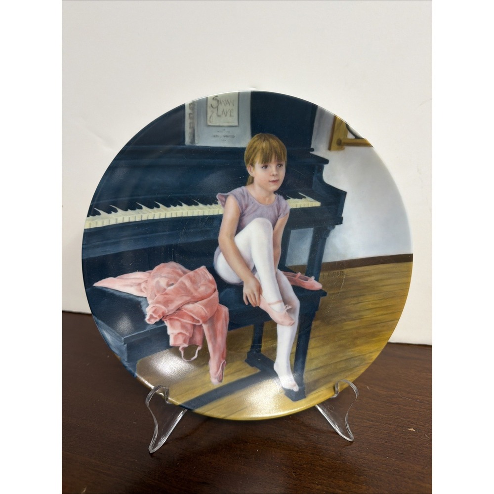 "HOPES AND DREAMS" Roberts Collector Plate by Knowles Fine China‎